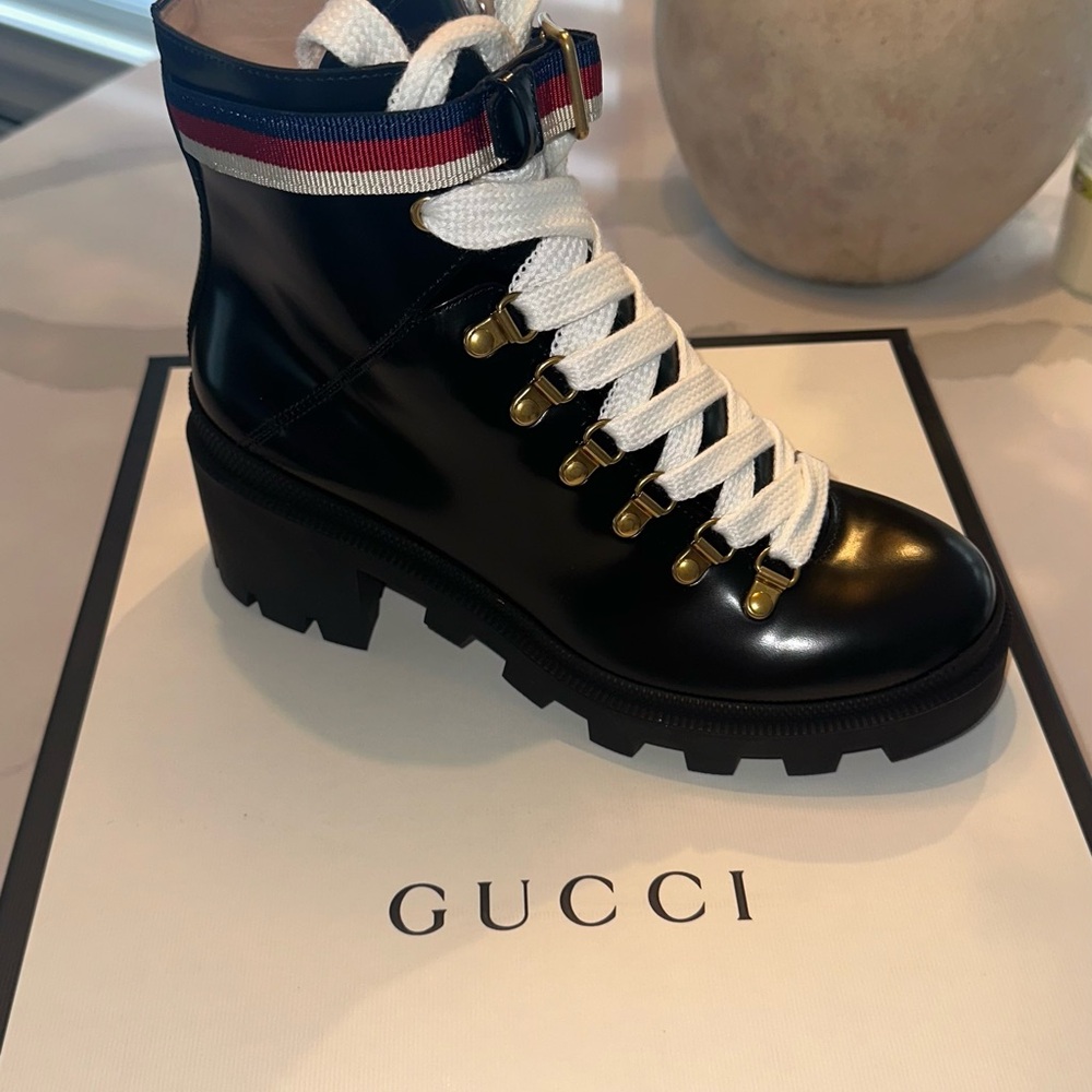 Gucci brand new never worn magnum calf/NS GR.GR.PESANTE size 8